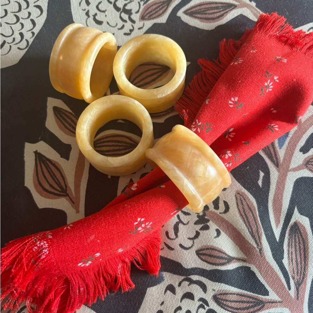 Vintage set of 4 alabaster napkin rings